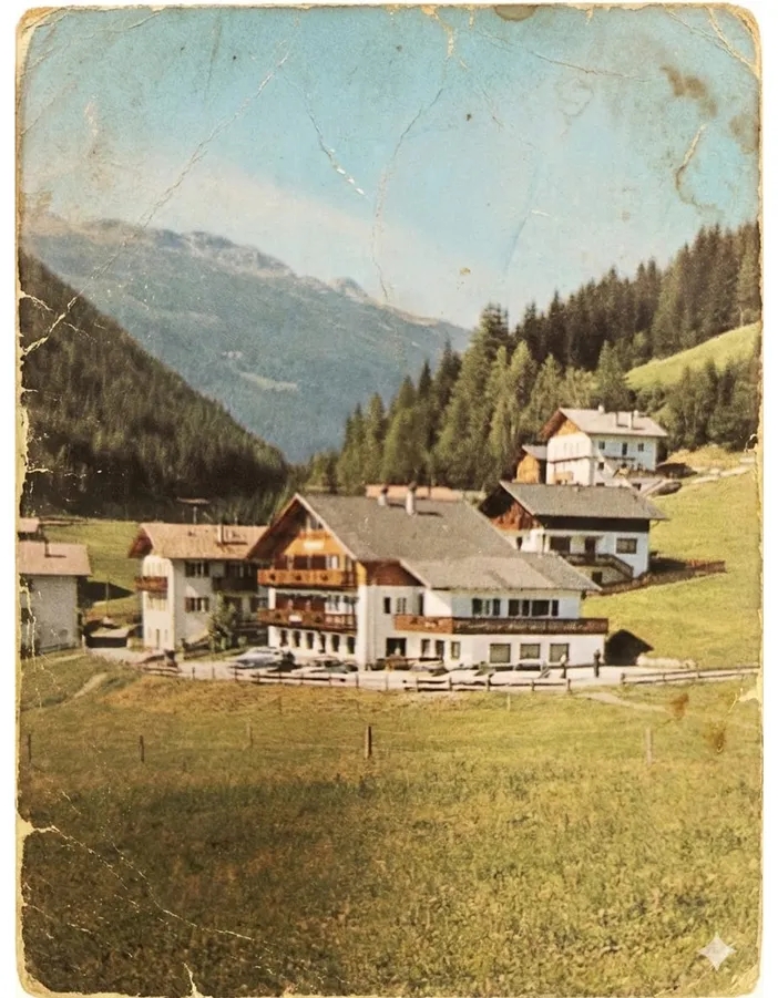 Historische Aufnahme des Bergerhof im Tal, nostalgische Vintage-Stimmung aus vergangenen Tagen
